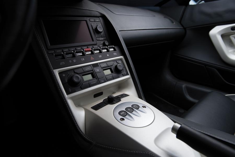 Детали интерьера Lamborghini Concept S 2005 года  (фото 21 из 46)